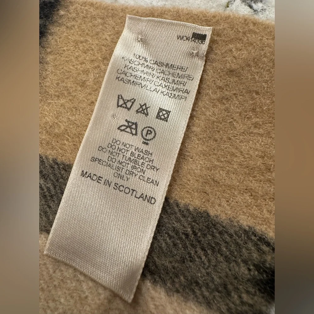 BURBERRY NOVA CHECK Cashmere Scarf Made In Scotland
